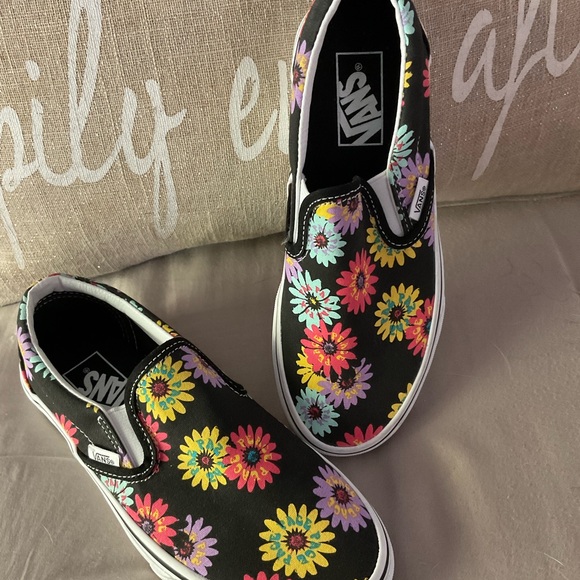 Colorful flower vans - Picture 3 of 4